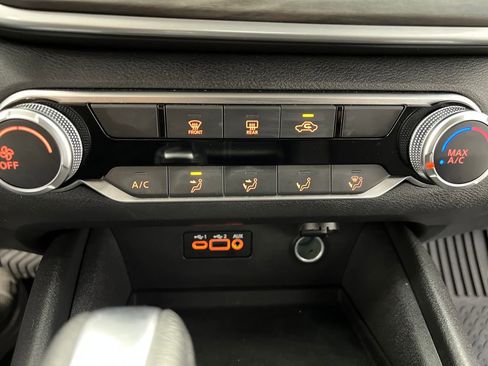 Used 2025 Nissan Altima 2.5 SV FWD image 43