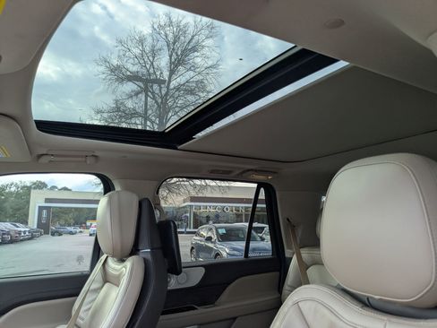 Used 2022 Lincoln Navigator L Reserve image 13