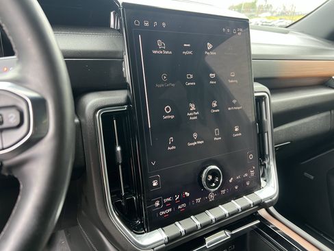 Used 2025 GMC Yukon Denali w/ Sun & Power Step Package image 27