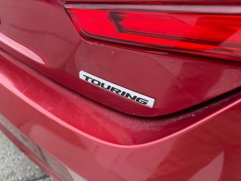 Used 2018 Honda Accord Touring image 10