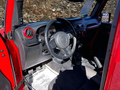 Used 2016 Jeep Wrangler Unlimited Sahara image 12