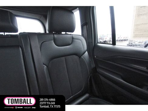 Used 2024 Jeep Grand Cherokee Altitude AWD/4WD image 12