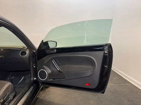 Used 2013 Volkswagen Beetle 2.0T FWD image 22
