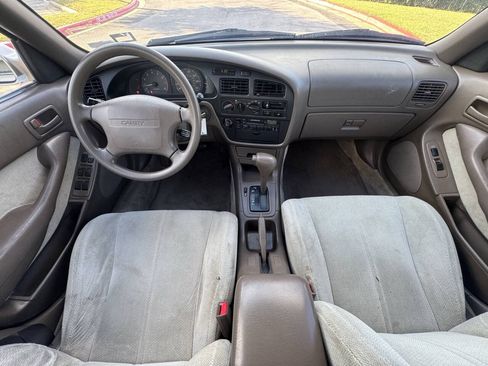 Used 1994 Toyota Camry LE FWD image 10