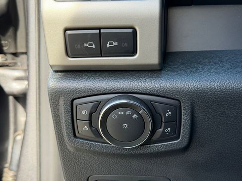Used 2022 Ford F250 Lariat w/ Black Appearance Package image 19