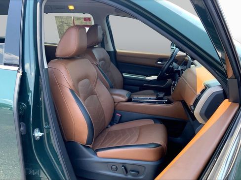 Used 2023 Nissan Pathfinder Platinum FWD image 9