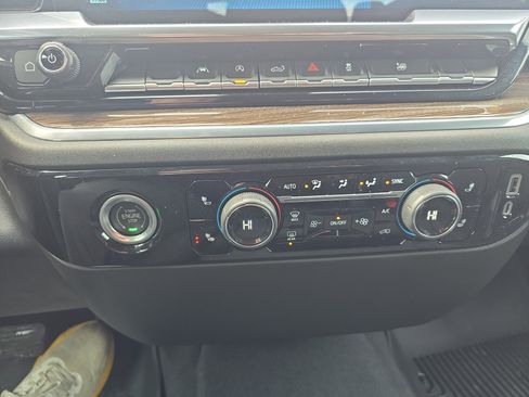 Used 2022 Chevrolet Silverado 1500 LT image 25