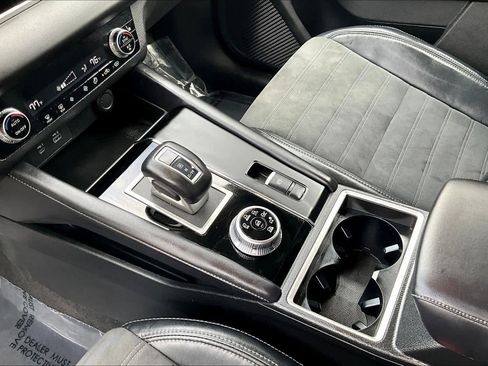 Used 2023 Mitsubishi Outlander SE image 16