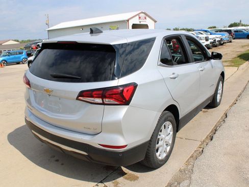 Used 2022 Chevrolet Equinox LT w/ Driver Convenience Package image 6