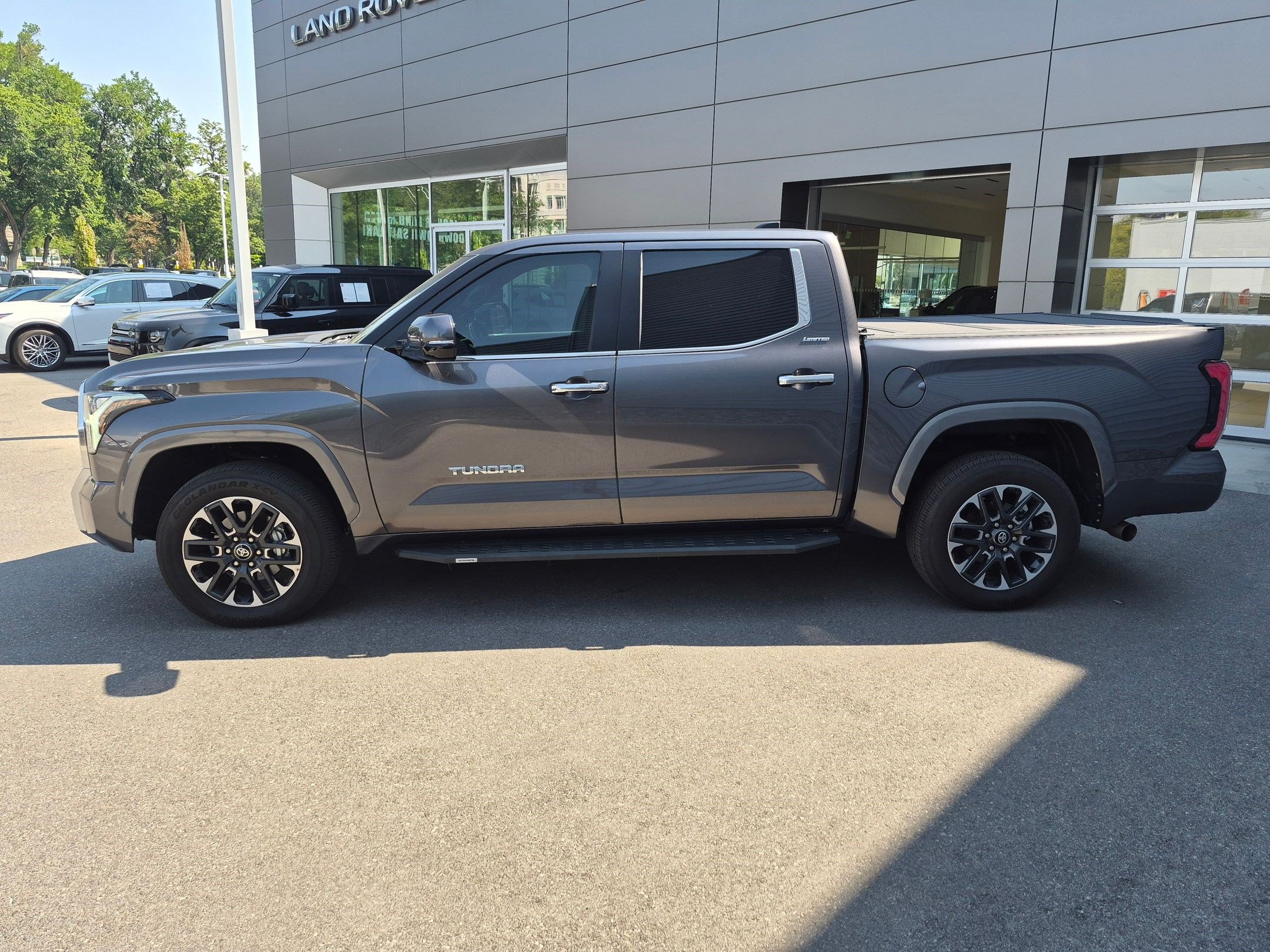 Used 2025 Toyota Tundra Limited AWD/4WD image 6