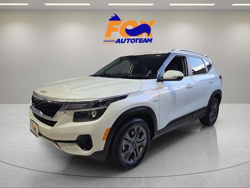 Used 2023 Kia Seltos S AWD/4WD image 2