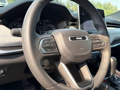 Used 2024 Jeep Compass Latitude AWD/4WD image 13