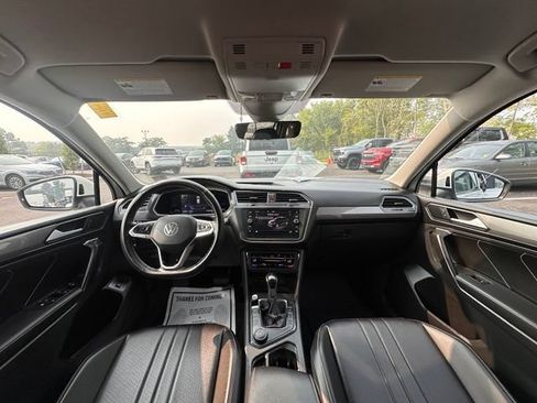 Used 2022 Volkswagen Tiguan SE AWD/4WD image 2