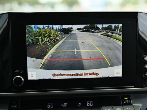 Used 2025 Toyota Camry SE FWD image 36