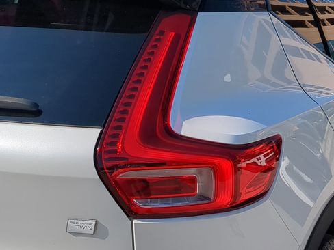 Used 2023 Volvo XC40 Recharge Plus image 37