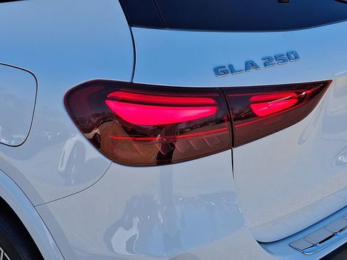 Used 2024 Mercedes-Benz GLA 250 4MATIC image 10
