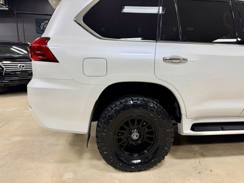 Used 2016 Lexus LX 570 4WD w/ Luxury Package image 14