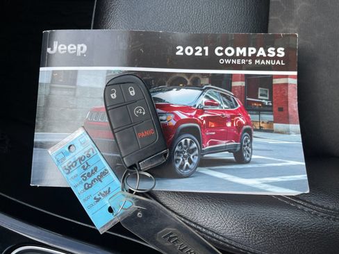 Used 2021 Jeep Compass Latitude AWD/4WD image 10