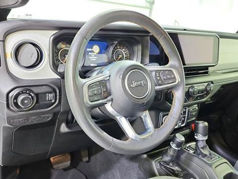 Used 2025 Jeep Wrangler Unlimited Sahara AWD/4WD image 18