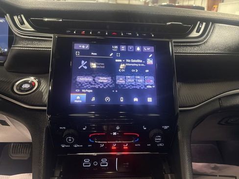 Used 2025 Jeep Grand Cherokee Laredo X w/ Luxury Tech Group I image 19