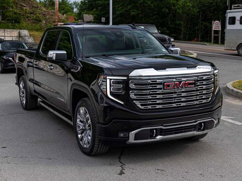 Used 2023 GMC Sierra 1500 Denali w/ Denali Reserve Package AWD/4WD image 3