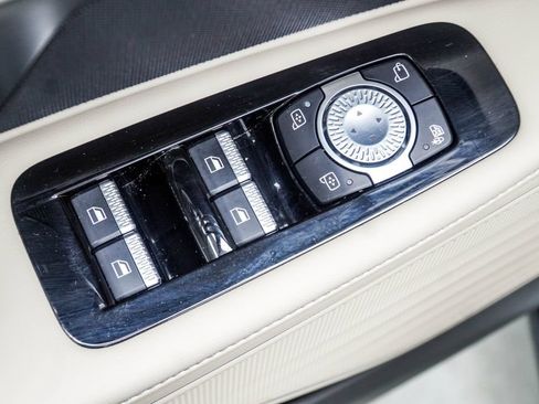 Used 2025 Lincoln Nautilus Premier AWD/4WD image 46