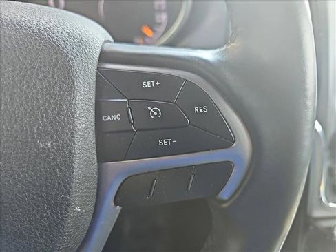 Used 2018 Jeep Grand Cherokee Laredo image 18