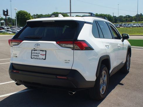 Used 2025 Toyota RAV4 XLE AWD/4WD image 19