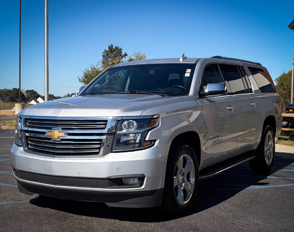 Used 2020 Chevrolet Suburban Premier AWD/4WD image 29