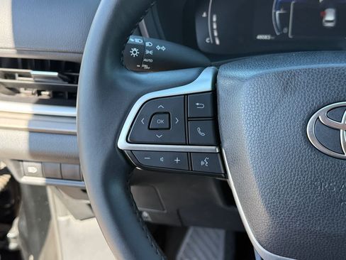 Used 2025 Toyota Grand Highlander AWD image 16