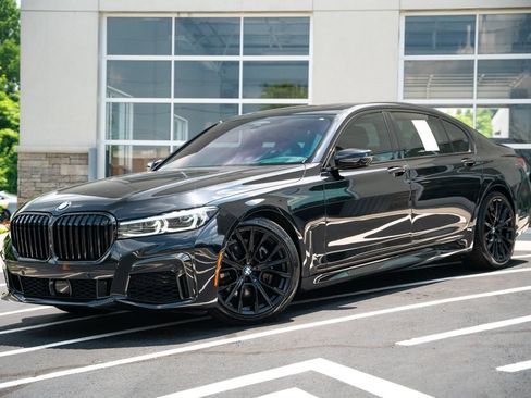 Used 2021 BMW 740i w/ M Sport Package RWD image 2