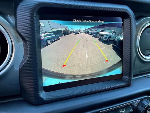 Used 2022 Jeep Wrangler Unlimited Sahara w/ Cold Weather Group image 14