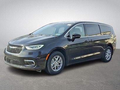 New 2026 Chrysler Pacifica Select