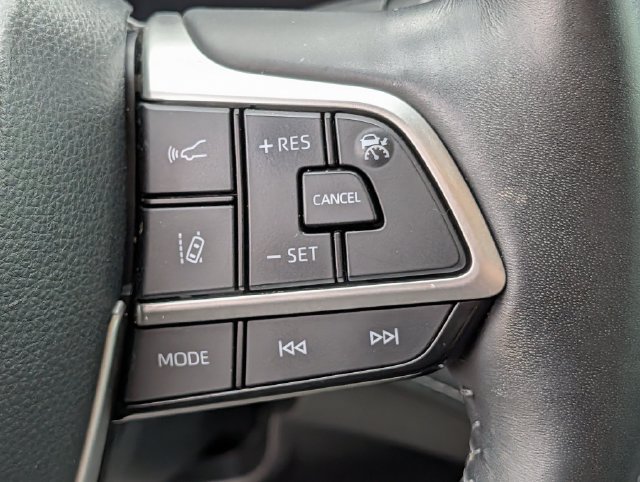 Used 2024 Toyota Highlander Platinum FWD image 21