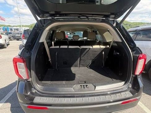 Used 2020 Ford Explorer XLT w/ Equipment Group 202A RWD image 15
