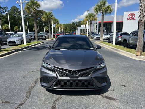 Used 2023 Toyota Camry SE FWD image 3