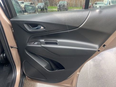 Used 2019 Chevrolet Equinox LT w/ Driver Convenience Package FWD image 11