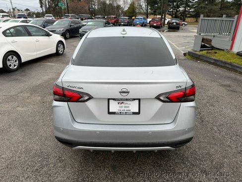 Used 2022 Nissan Versa SV FWD image 6