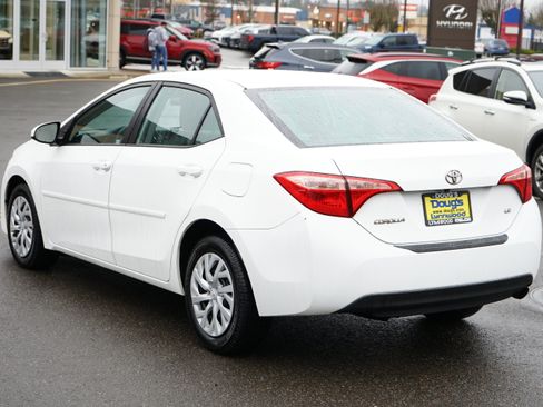 Used 2018 Toyota Corolla LE image 6