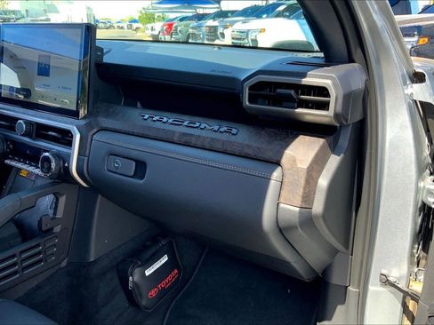 Used 2025 Toyota Tacoma Limited image 19
