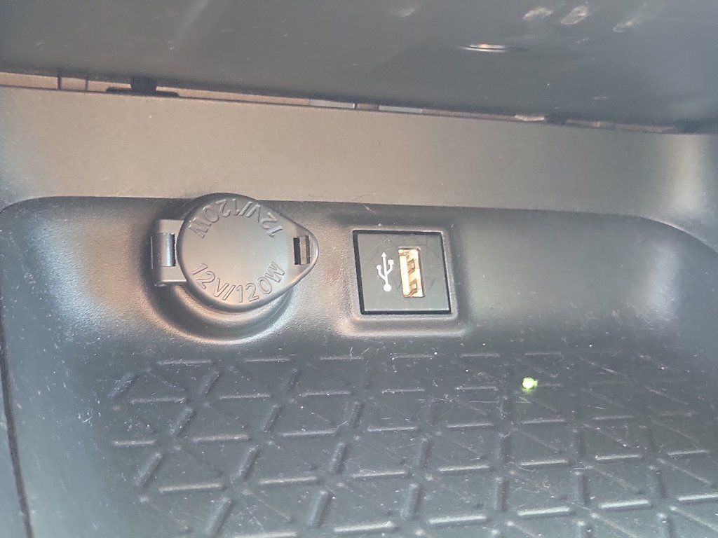 Used 2025 Toyota RAV4 LE AWD/4WD image 32