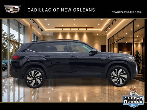 Used 2025 Volkswagen Atlas SE FWD image 2