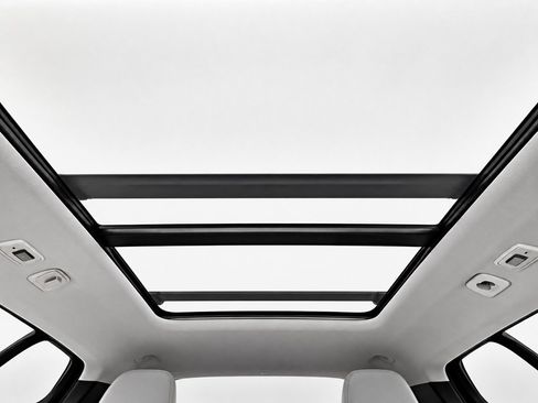 Certified 2023 Volvo XC40 B5 Ultimate w/ Protection Package Premier AWD/4WD image 18