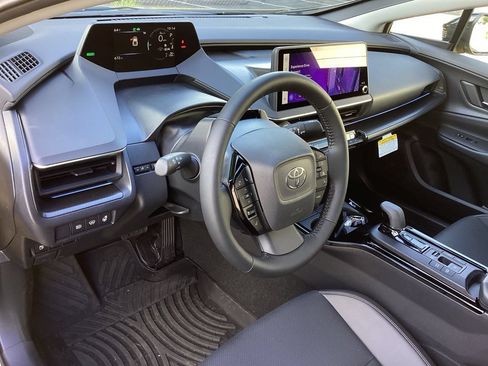 Used 2026 Toyota Prius Plug-In Hybrid FWD image 10