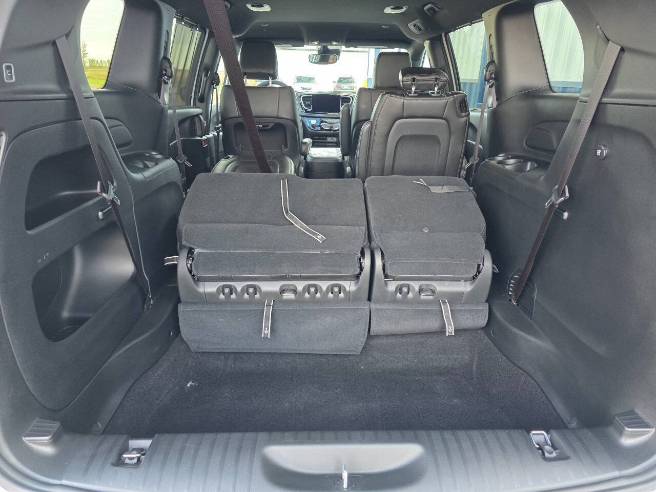 Used 2025 Chrysler Pacifica Select FWD image 25
