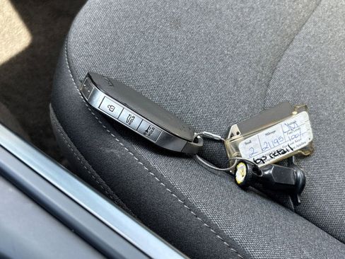 Used 2025 Kia K4 LXS image 38