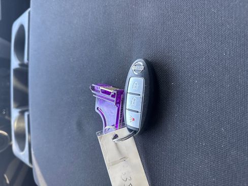 Used 2018 Nissan Titan SV AWD/4WD image 28