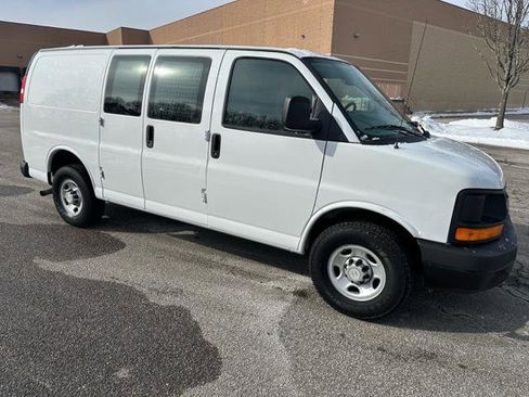 Used 2015 Chevrolet Express 2500 image 34