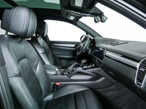Certified 2023 Porsche Cayenne Platinum Edition AWD/4WD image 25