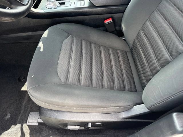 Used 2019 Ford Fusion SE FWD image 10
